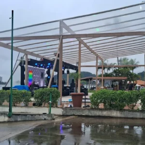 Cobertura estrutura bege e teto transparente Opcoes Coberturas para eventos