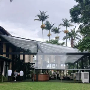 Cobertura Transparente Com Forração em Carpete Para Eventos - Cobertura transparente com tecido sobreposto, e piso com forração em carpete - Opcoes coberturas